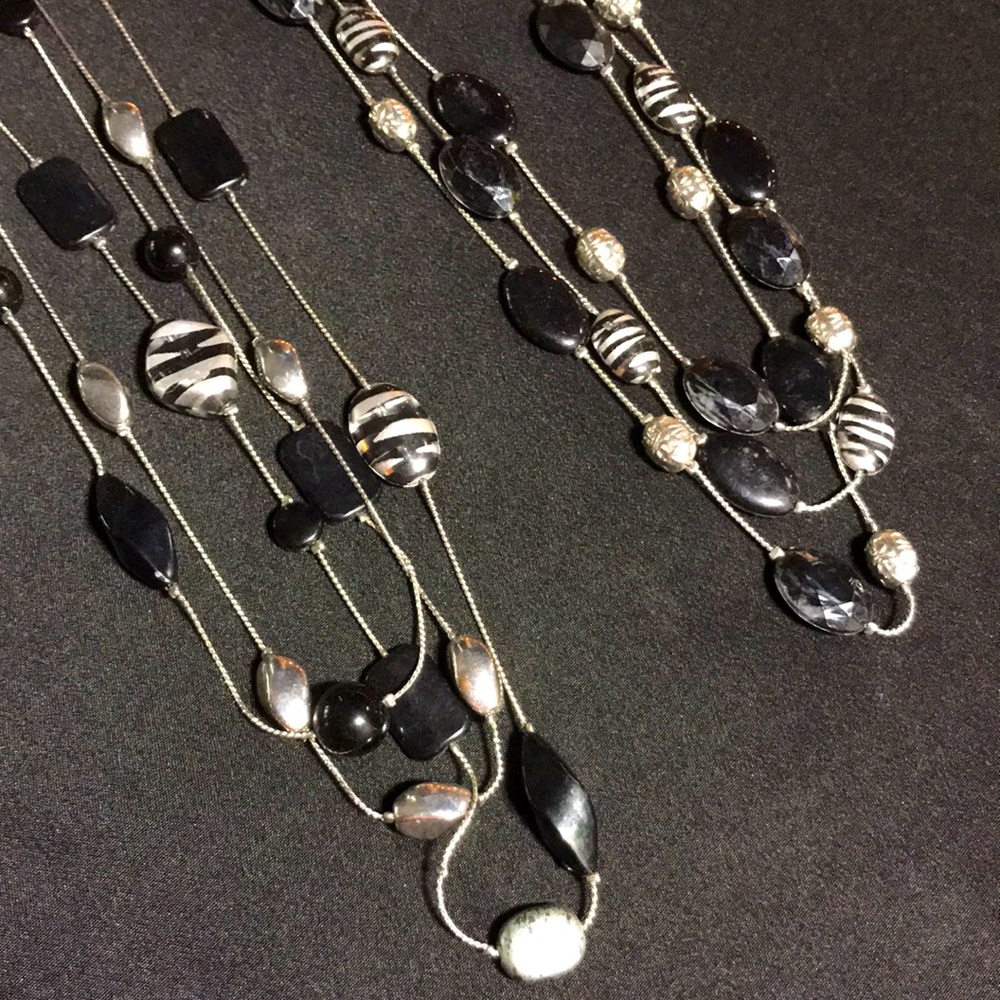 Women’s necklaces, set of 2.